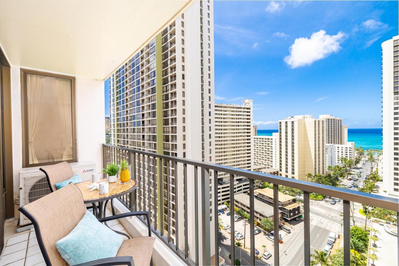 Beautiful Ocean View, Split Ac, 1 Block To And Parking Apartment Honolulu