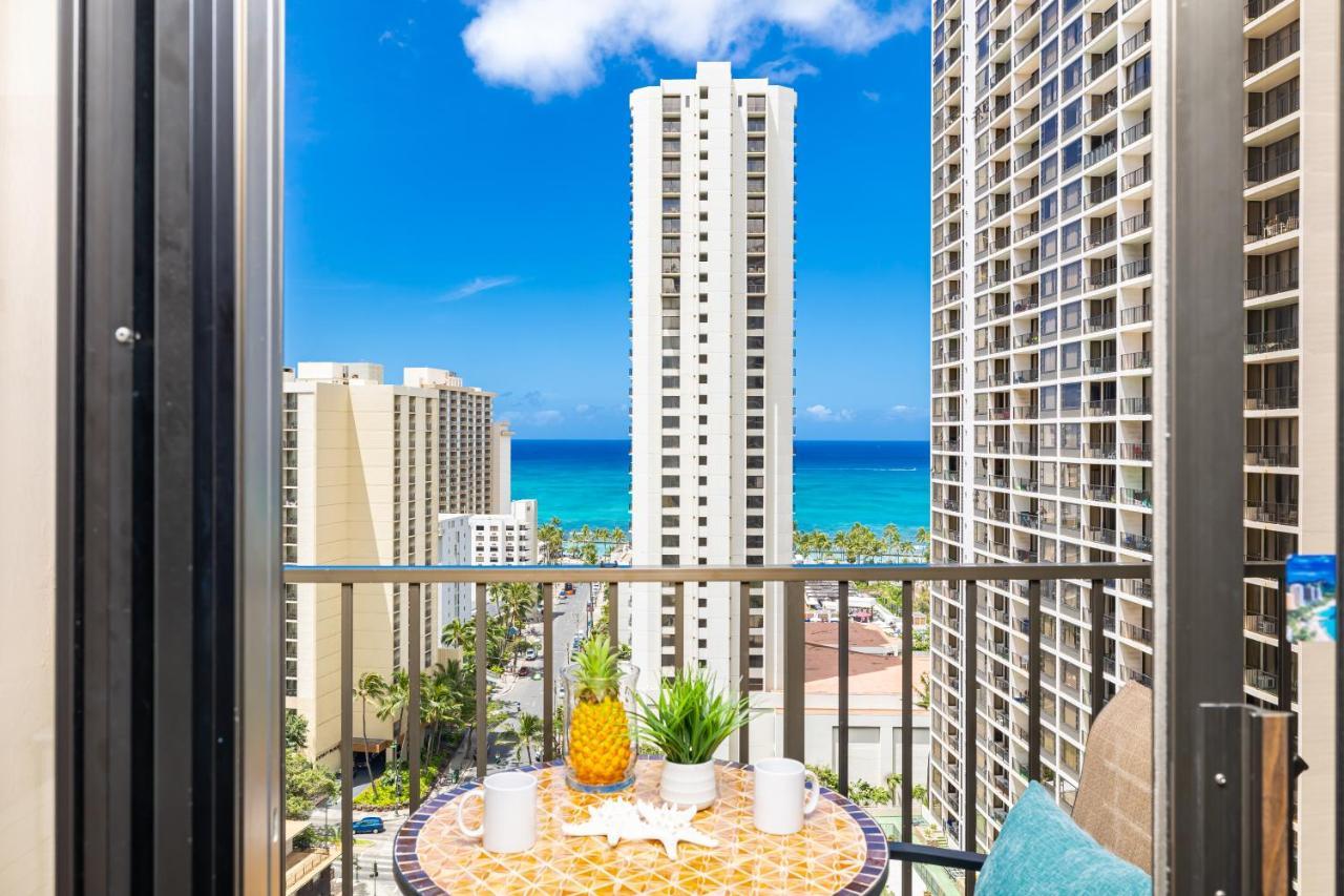 Apartment Beautiful Ocean View, Split Ac, 1 Block To And Parking Honolulu