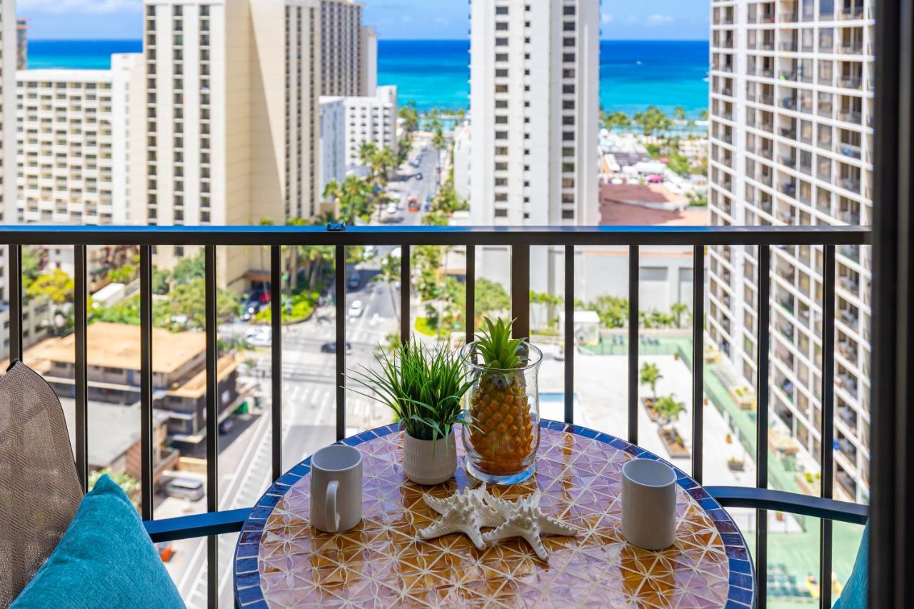 Apartment Beautiful Ocean View, Split Ac, 1 Block To And Parking *