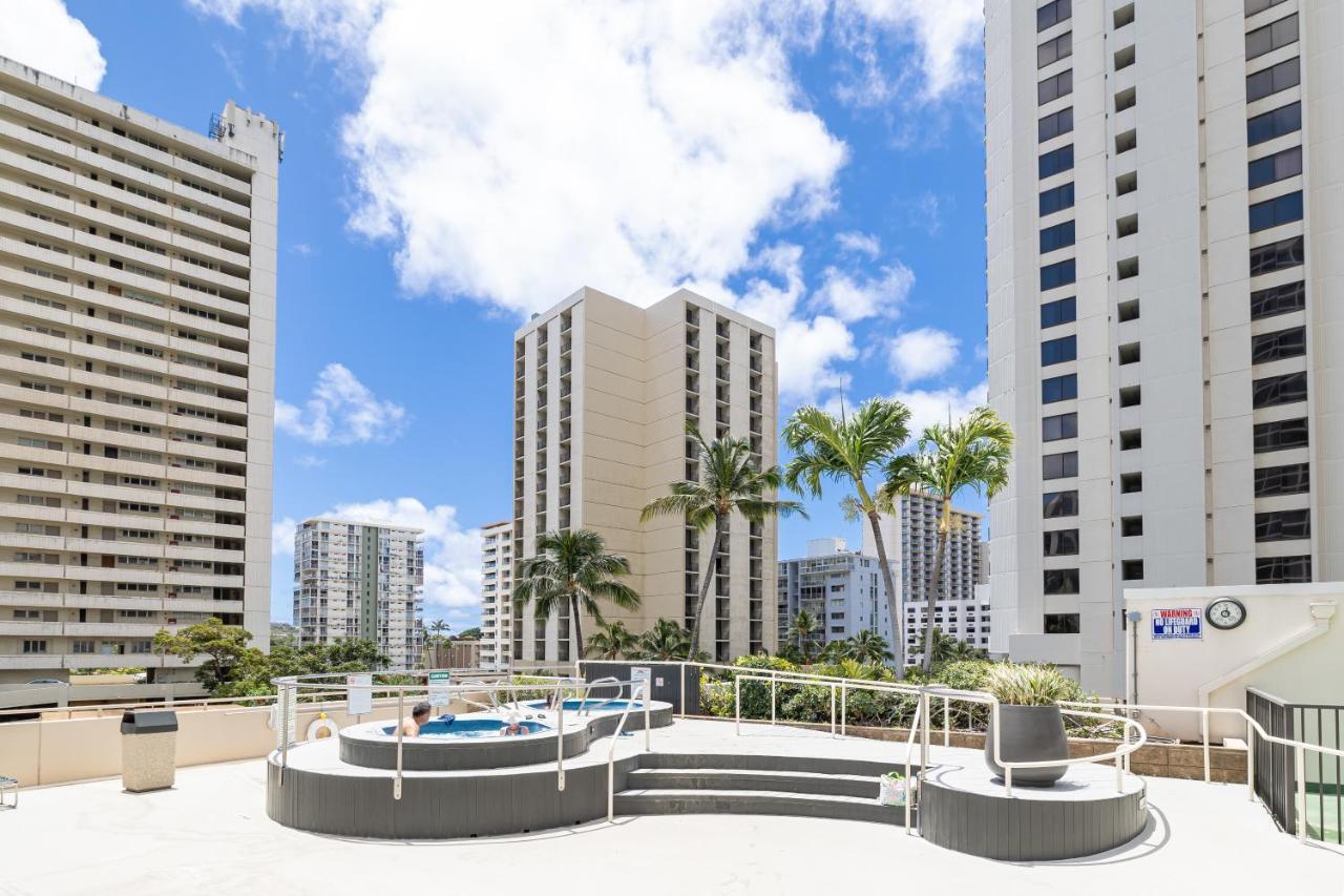 Beautiful Ocean View, Split Ac, 1 Block To And Parking Apartment Honolulu