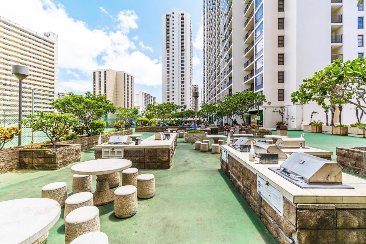 Apartment Beautiful Ocean View, Split Ac, 1 Block To And Parking *
