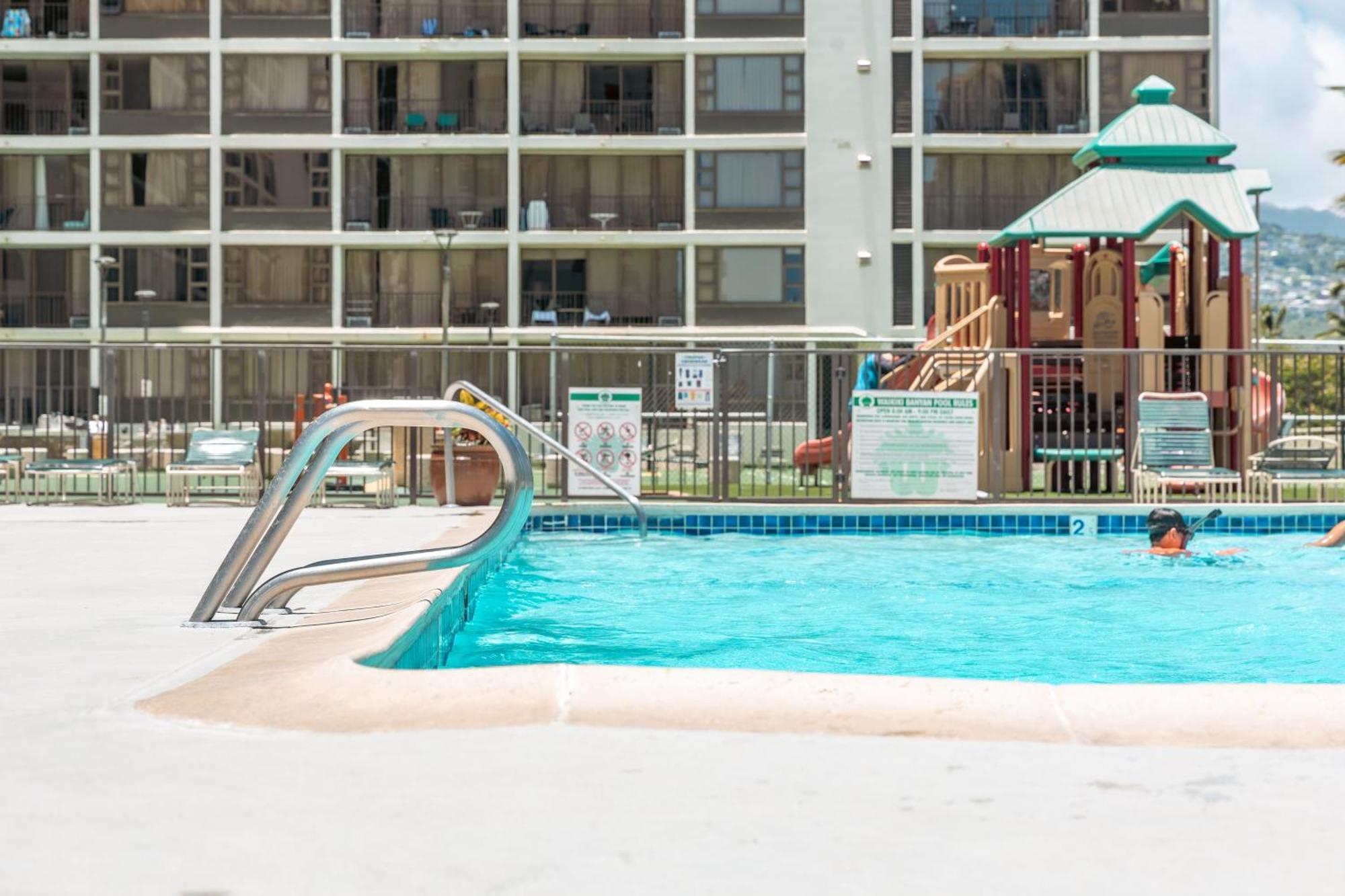 Beautiful Ocean View, Split Ac, 1 Block To And Parking Apartment Honolulu